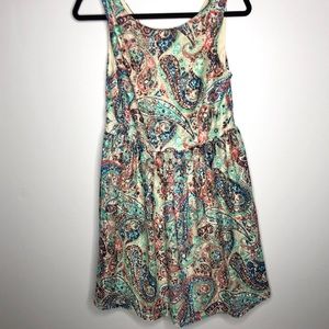 Lace casual dress with paisley print